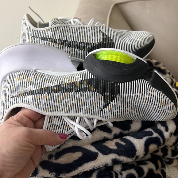 Selling because it’s small for me but it’s like a new used one time - Picture 4 of 8